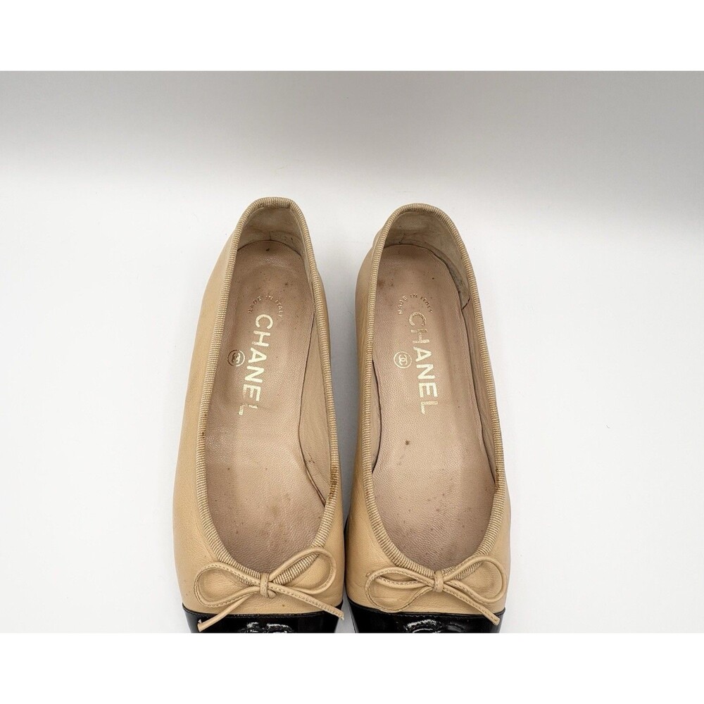 Chanel Beige & Black Cap Toe CC Logo Ballet Flats Bow Accent Size EU 35.5 - Picture 7 of 16